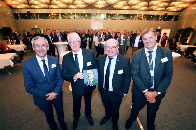 Dr.-Richard-Escales-Preis: Hanser Verlag und VDWF zeichnen Professor Andreas Gebhardt aus